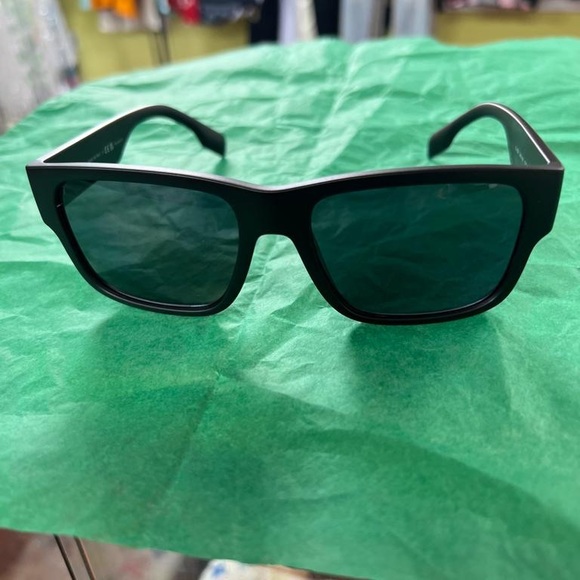 AUTHENTIC BURBERRY SUNSHADES - Picture 4 of 5